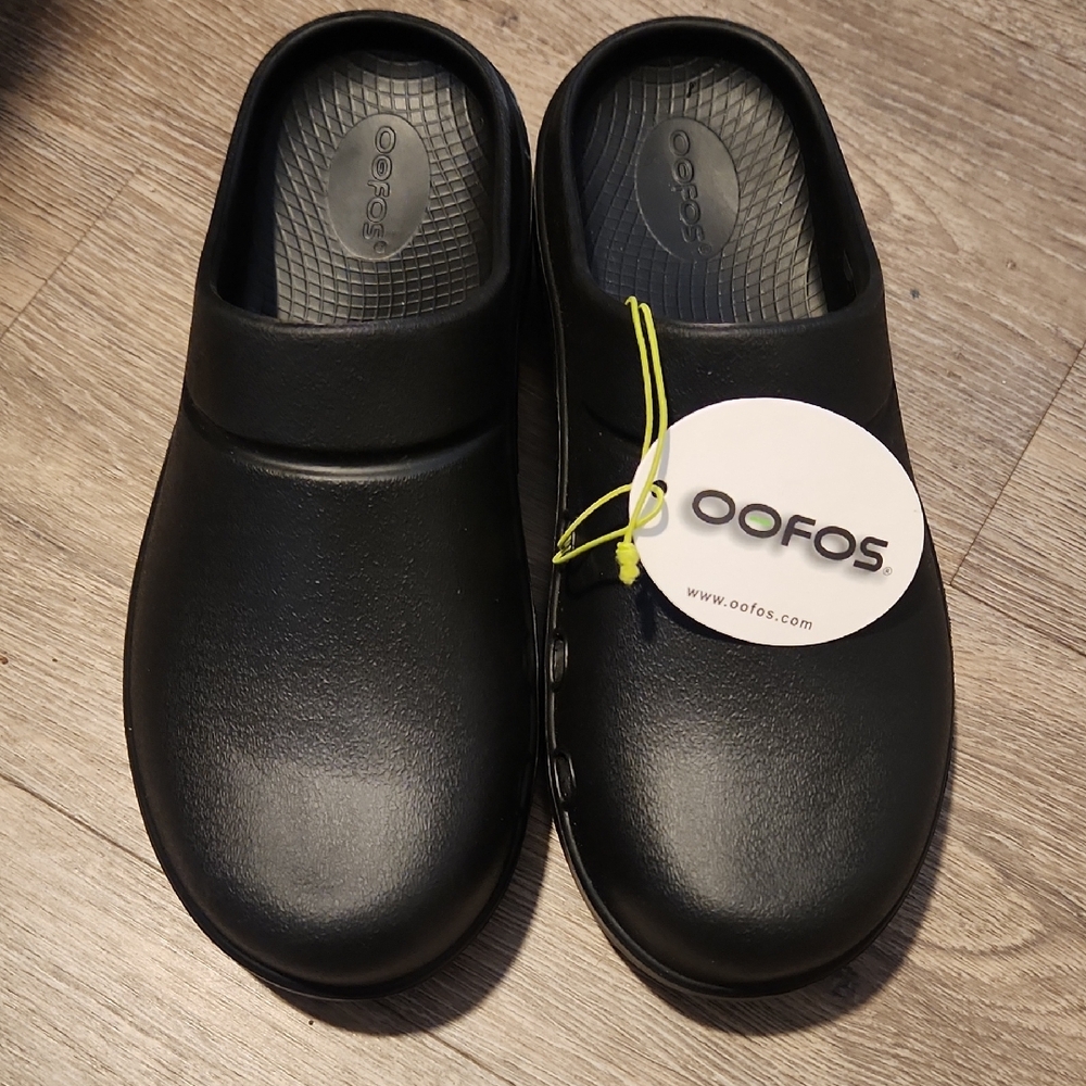 OOFOS Black Slip-On Clogs